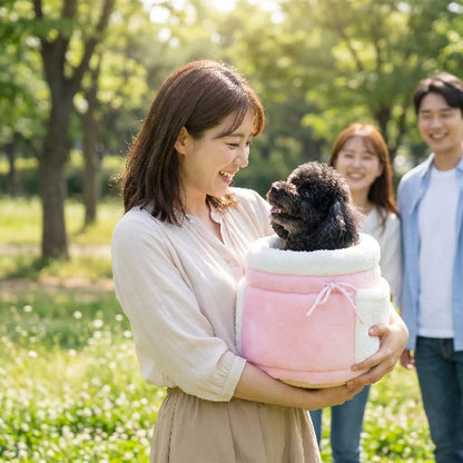 Sac de transport Cosy Maîtresse avec son caniche noir dans un parc sac rose