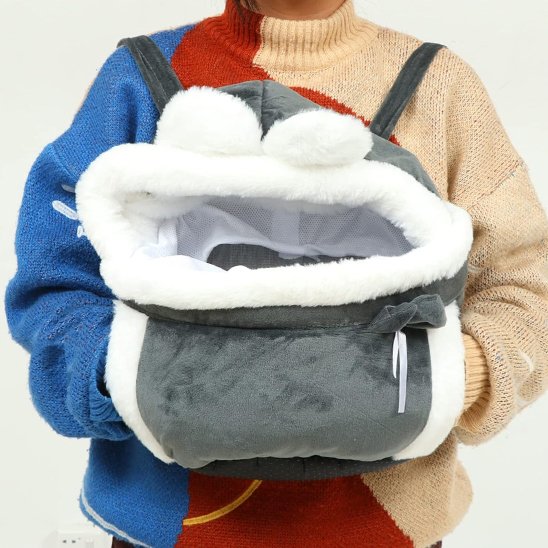 Sac de transport chien Cosy démonstration avec les mains cachées dans pochette au devant du sac